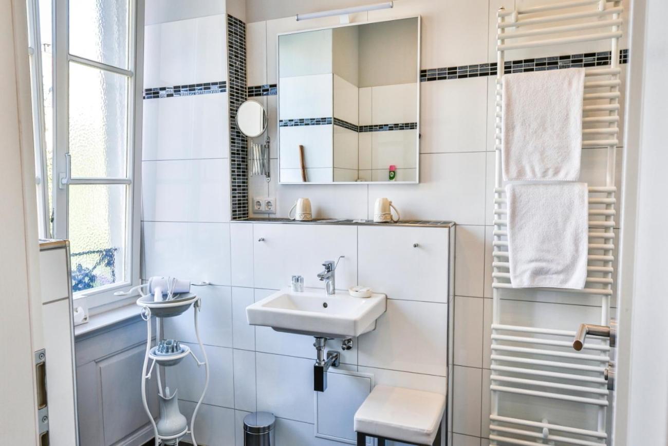 Hotel Zum Goldenen Loewen Baden-Baden Chambre photo