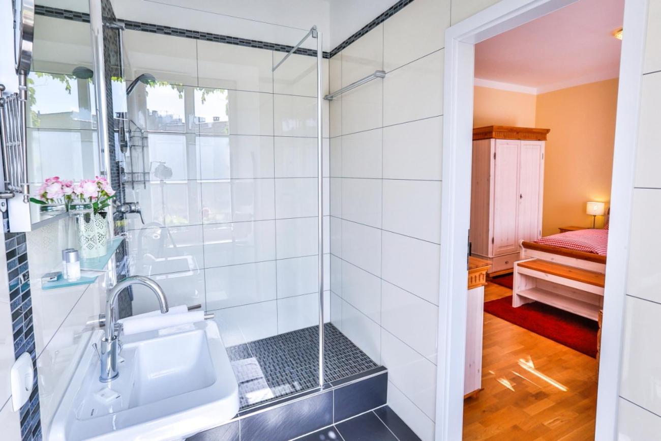 Hotel Zum Goldenen Loewen Baden-Baden Chambre photo