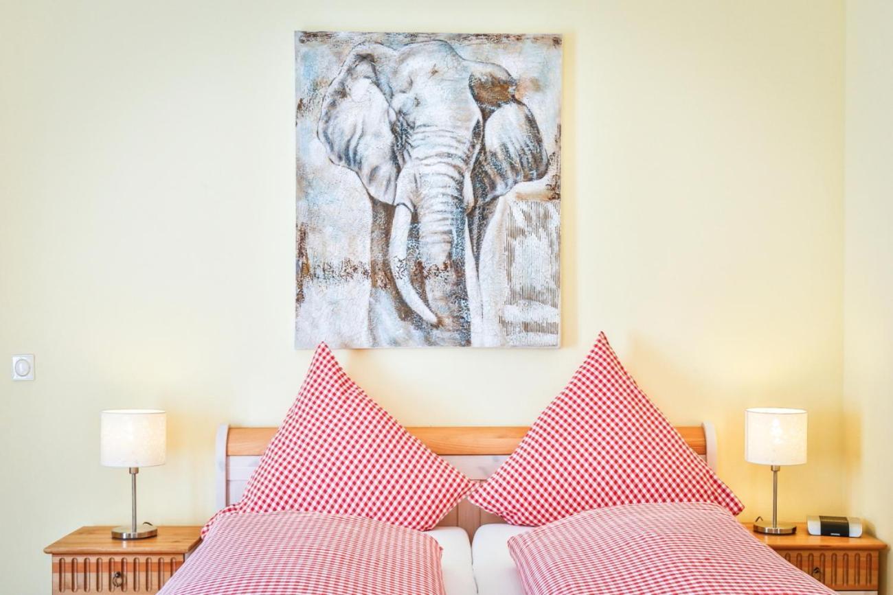 Hotel Zum Goldenen Loewen Baden-Baden Chambre photo